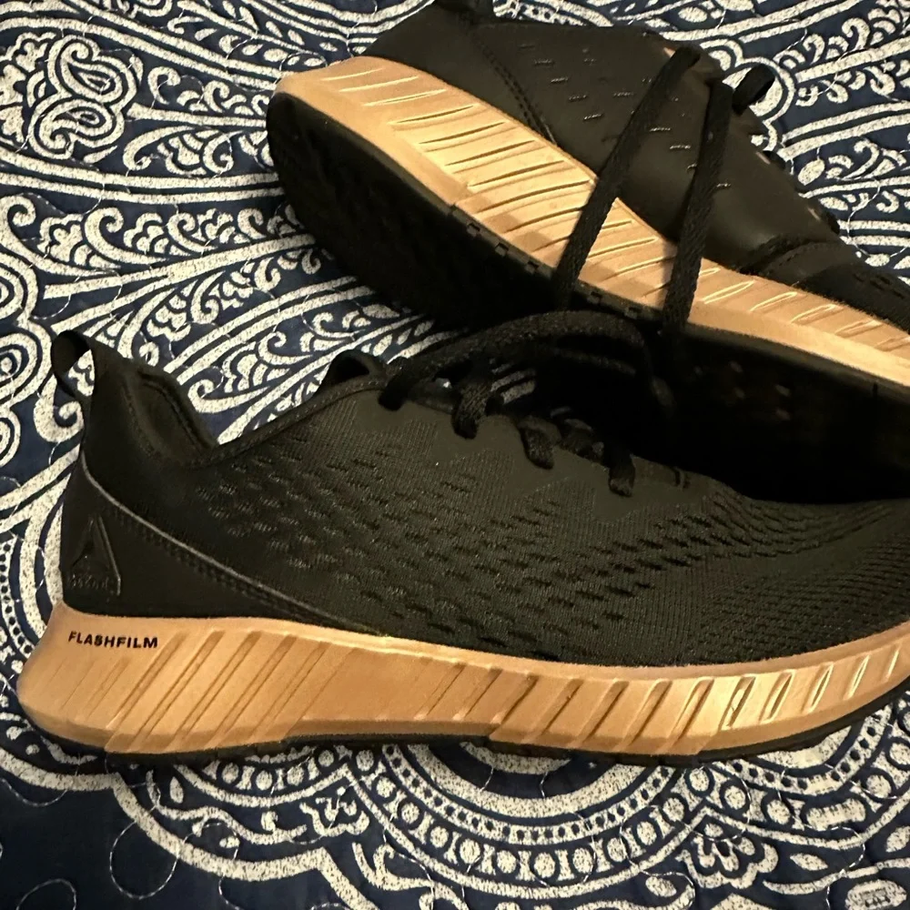 Reebok Flash Film Woman’s Size 7 Sneaker never been worn - Picture 2 of 13